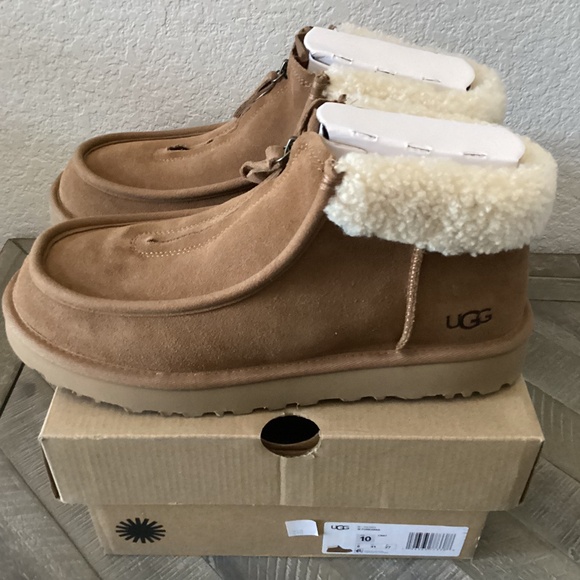 UGG® Women's Funkarra Zip Cuffed Cold-Weather Booties, size 10 - Picture 1 of 14